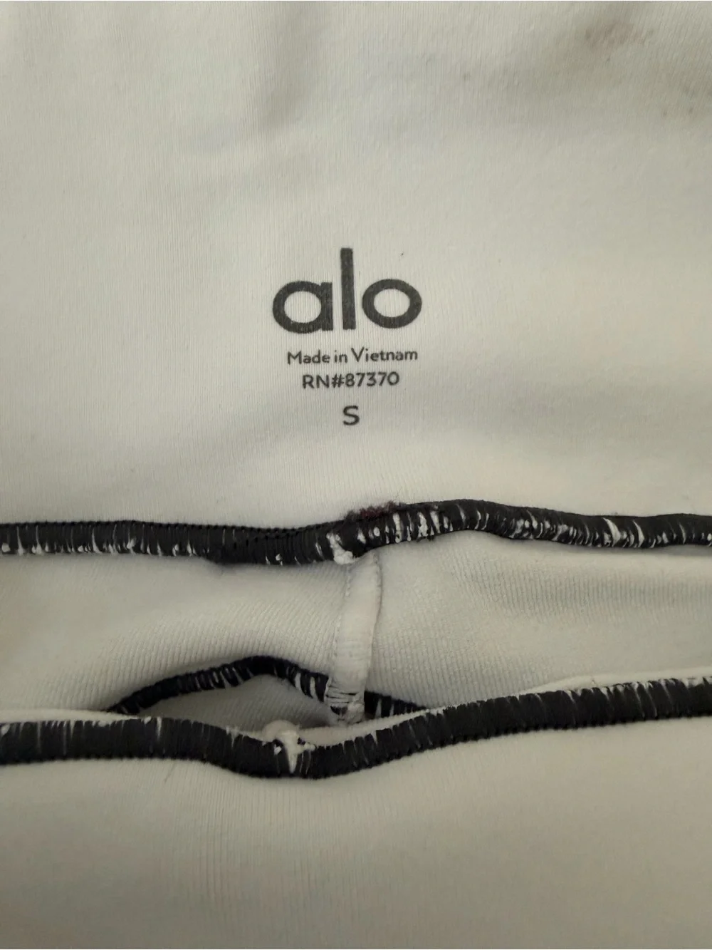 White alo High-Waist leggings with Contrast Stitching